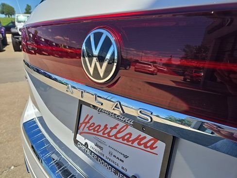 Used 2024 Volkswagen Atlas SEL Premium R-Line AWD/4WD image 21