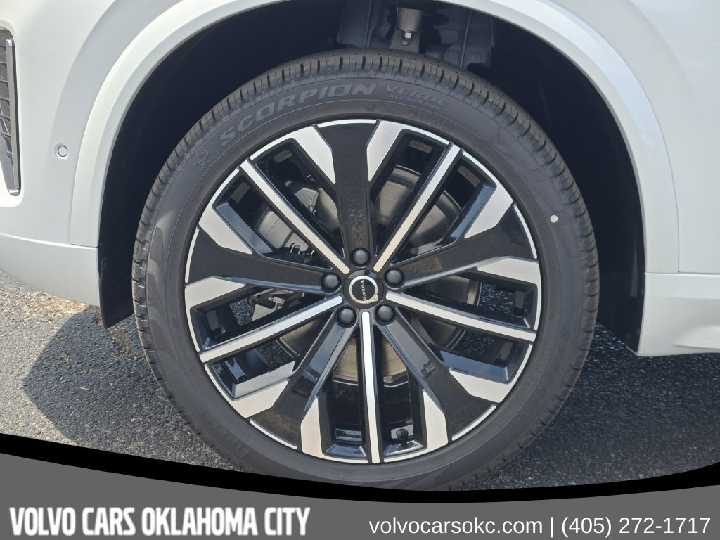 New 2026 Volvo XC90 B5 Plus AWD/4WD image 9