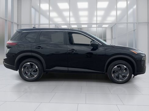 Used 2025 Nissan Rogue SV FWD image 7