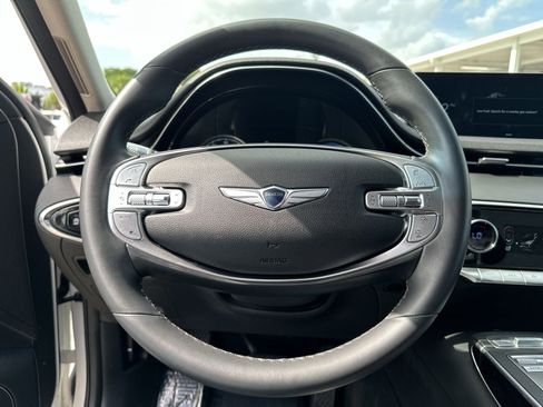 Used 2025 Genesis GV70 2.5T AWD/4WD image 11
