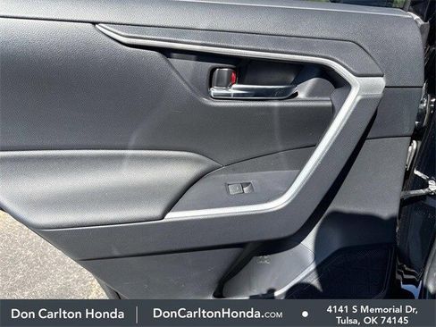 Used 2022 Toyota RAV4 SE image 10