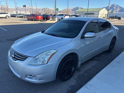 Used 2011 Nissan Altima 3.5 SR image 3