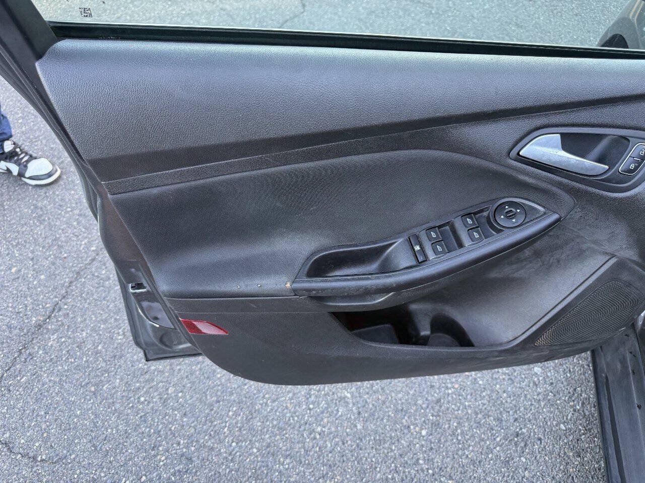 Used 2016 Ford Focus SE FWD image 10