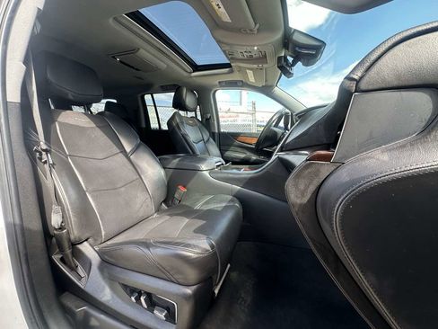 Used 2020 Cadillac Escalade ESV Luxury AWD/4WD image 25