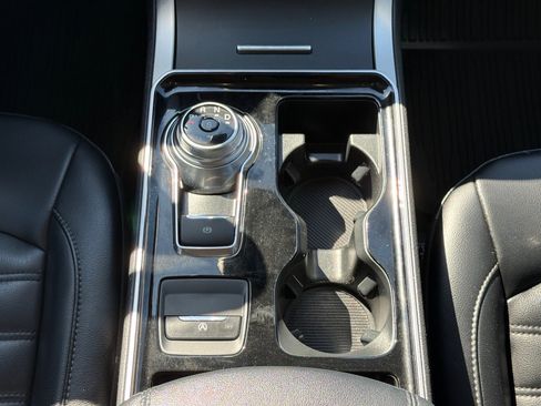 Used 2020 Ford Edge SEL image 21