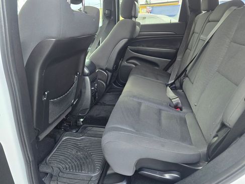 Used 2015 Jeep Grand Cherokee Laredo w/ Security & Convenience Group image 34