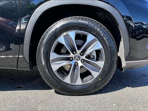 Used 2021 Toyota Highlander XLE FWD image 9