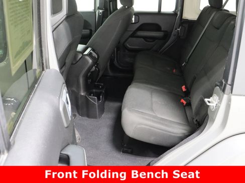 Used 2021 Jeep Wrangler Unlimited Sahara image 28