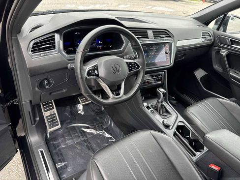 Used 2022 Volkswagen Tiguan SE R-Line AWD/4WD image 2