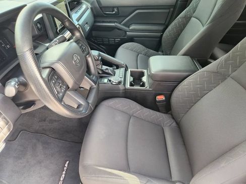 Used 2025 Toyota Tacoma SR5 AWD/4WD image 12