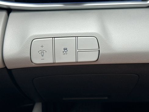 Used 2024 Hyundai Elantra Limited FWD image 31