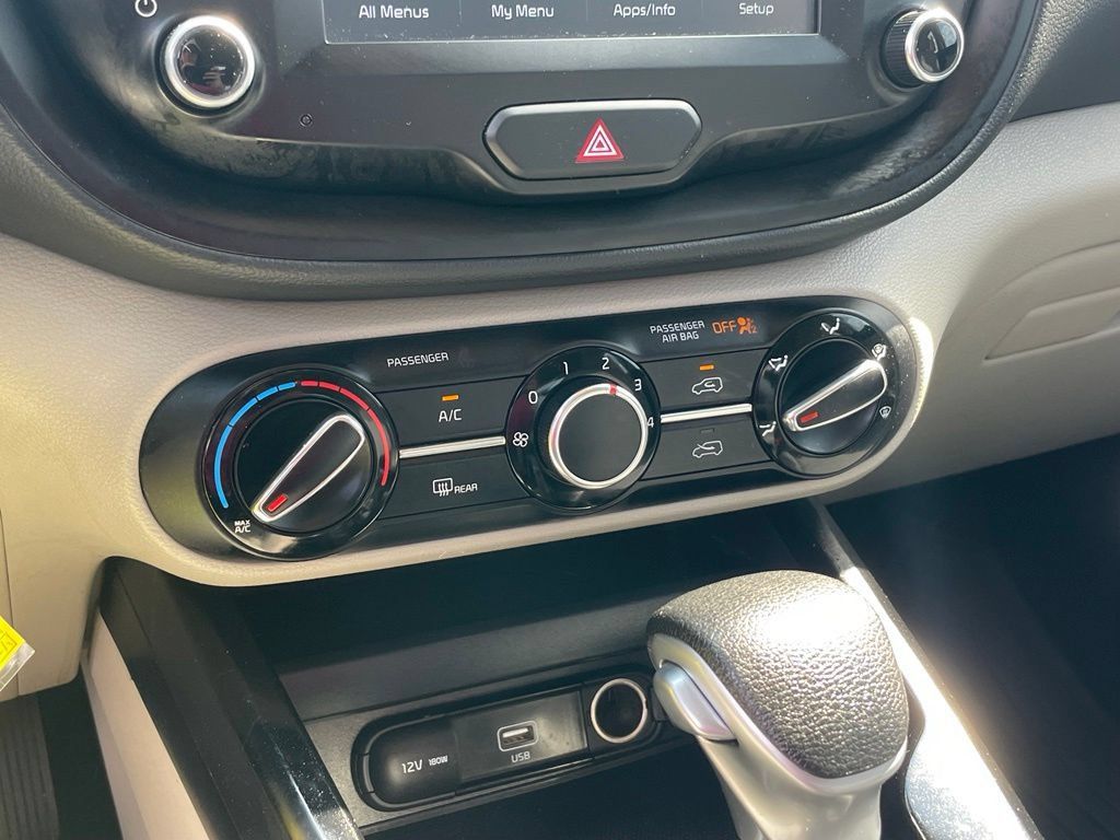Used 2020 Kia Soul LX FWD image 17