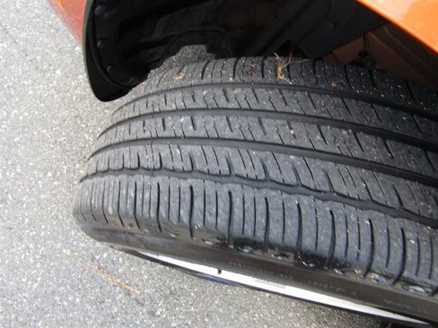 Used 2011 Dodge Challenger RWD image 21
