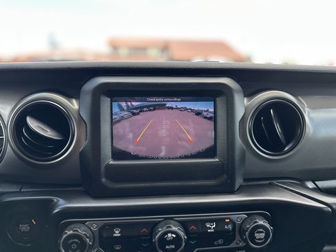 Used 2023 Jeep Wrangler Unlimited image 24