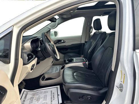 Used 2018 Chrysler Pacifica Limited FWD image 11