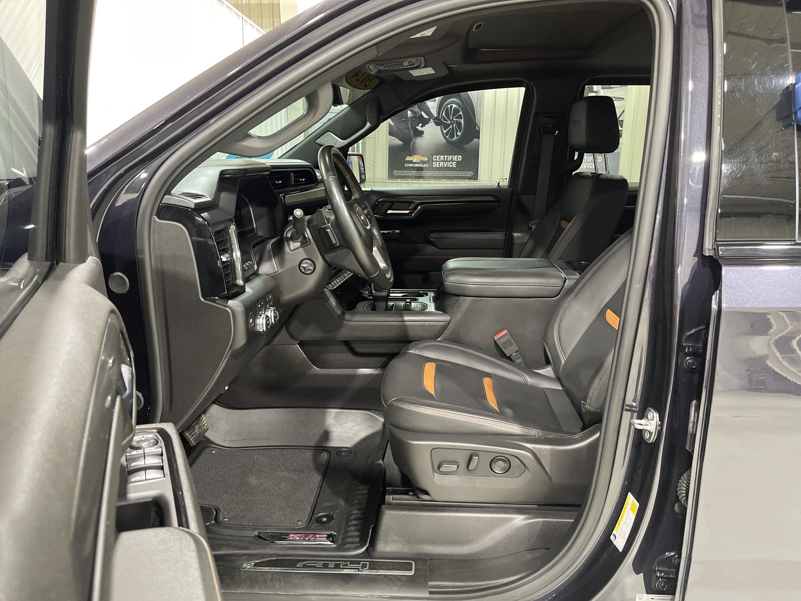 Used 2024 GMC Sierra 1500 AT4 w/ Technology Package AWD/4WD image 2