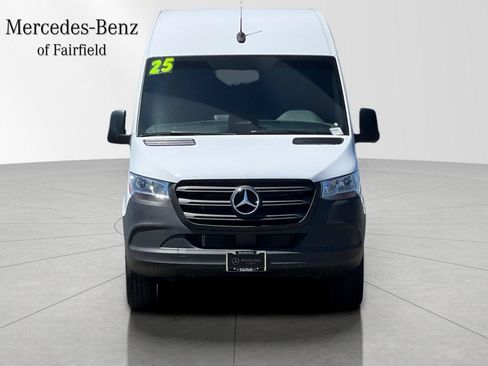 Used 2025 Mercedes-Benz Sprinter 2500 image 9