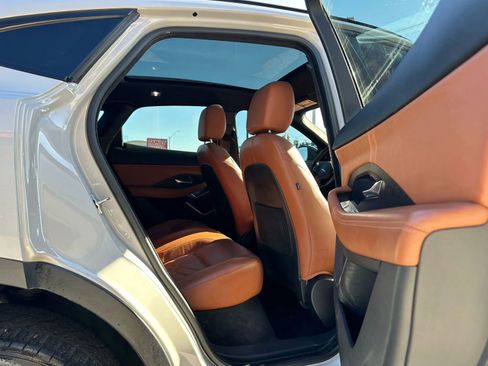 Used 2018 Jaguar E-PACE SE image 9