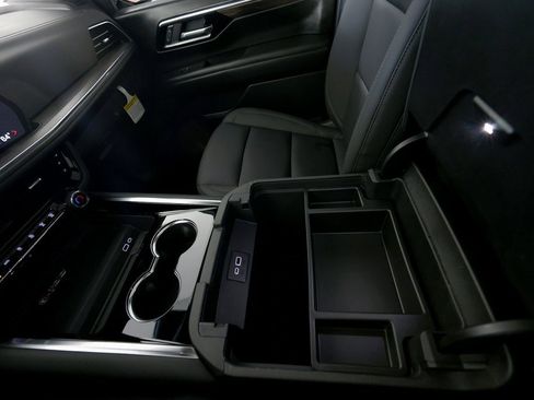 Used 2026 Chevrolet Tahoe Z71 w/ Comfort Package image 41