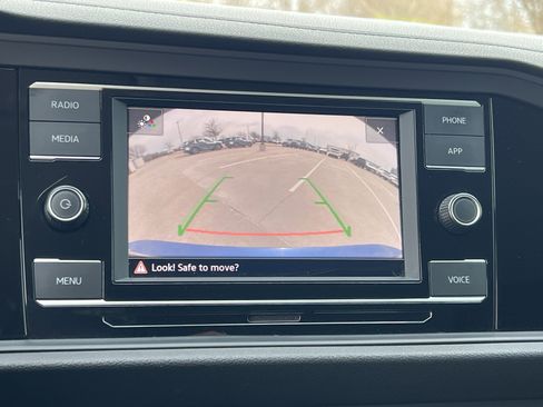 Used 2022 Volkswagen Jetta SE image 22