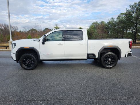 Used 2025 GMC Sierra 2500 AT4 w/ AT4 Premium Plus Package image 2