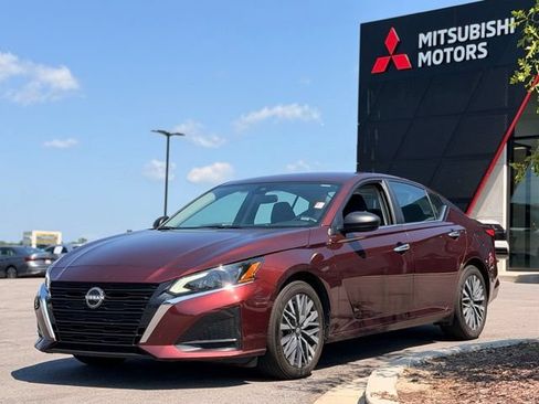 Used 2025 Nissan Altima 2.5 SV FWD image 8