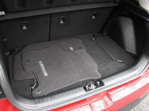 Used 2024 Hyundai Venue SEL image 10