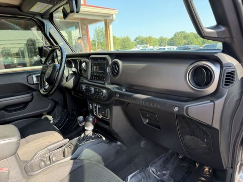 Used 2021 Jeep Wrangler Sport AWD/4WD image 18