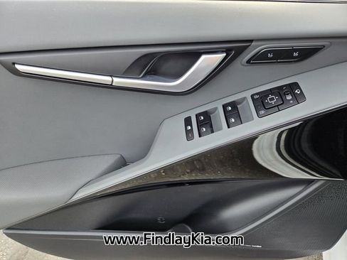 Certified 2025 Kia Niro SX image 24