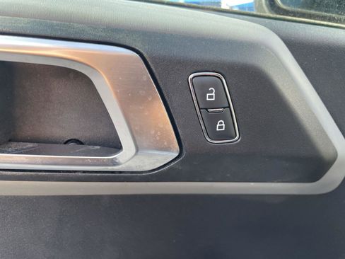 Used 2022 Ford Bronco Badlands image 11