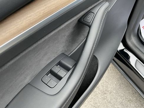 Used 2023 Tesla Model Y Long Range image 14