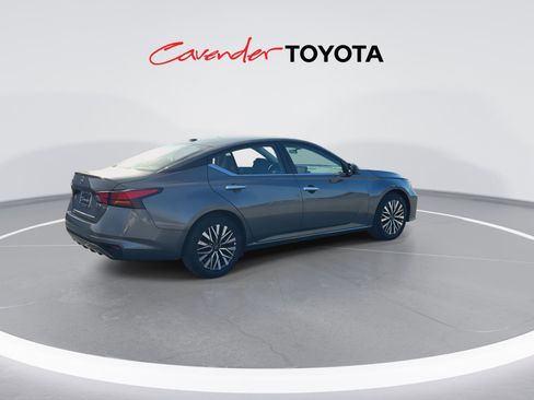Used 2025 Nissan Altima 2.5 SV FWD image 8
