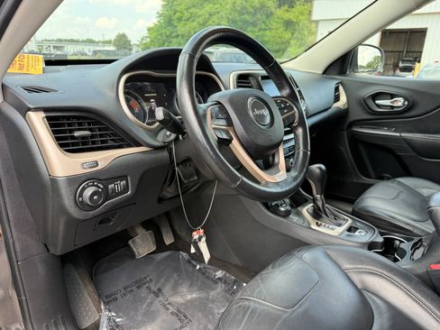 Used 2016 Jeep Cherokee Limited AWD/4WD image 17