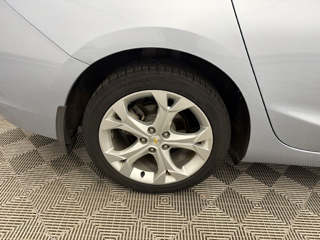 Used 2017 Chevrolet Cruze Premier FWD image 19