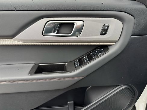 New 2026 Ford Explorer Active w/ Active Comfort Package image 9