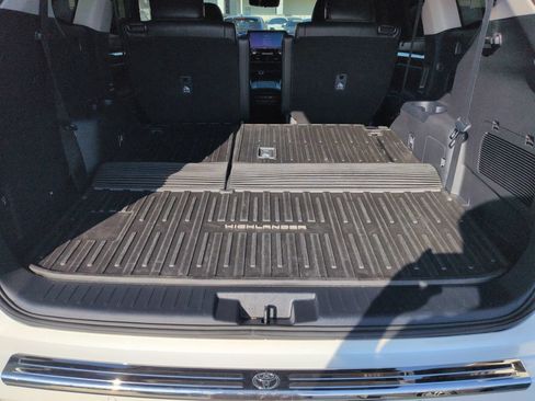 Used 2023 Toyota Highlander Platinum AWD/4WD image 23