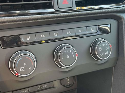 Used 2022 Volkswagen Taos SE FWD image 28