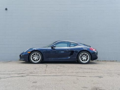 Certified 2016 Porsche Cayman RWD image 2