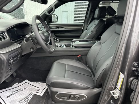 New 2024 Jeep Wagoneer L Series III w/ Convenience Group I image 10