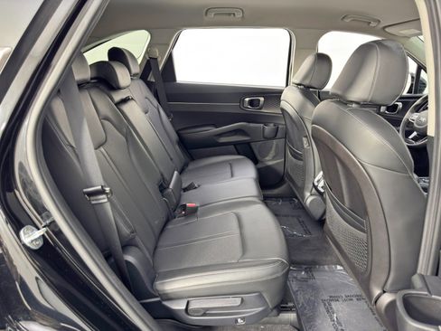 Used 2021 Kia Sorento S image 37