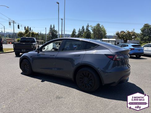 Used 2022 Tesla Model Y Long Range AWD/4WD image 3