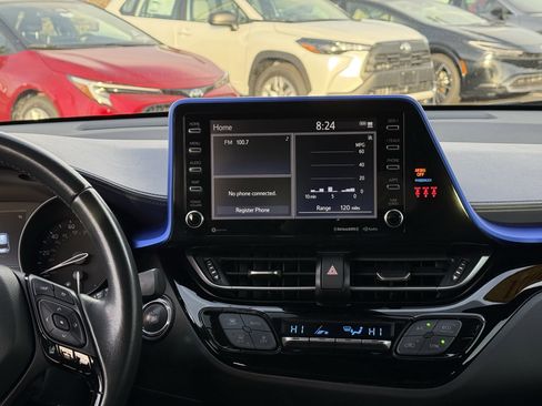 Used 2021 Toyota C-HR XLE image 3