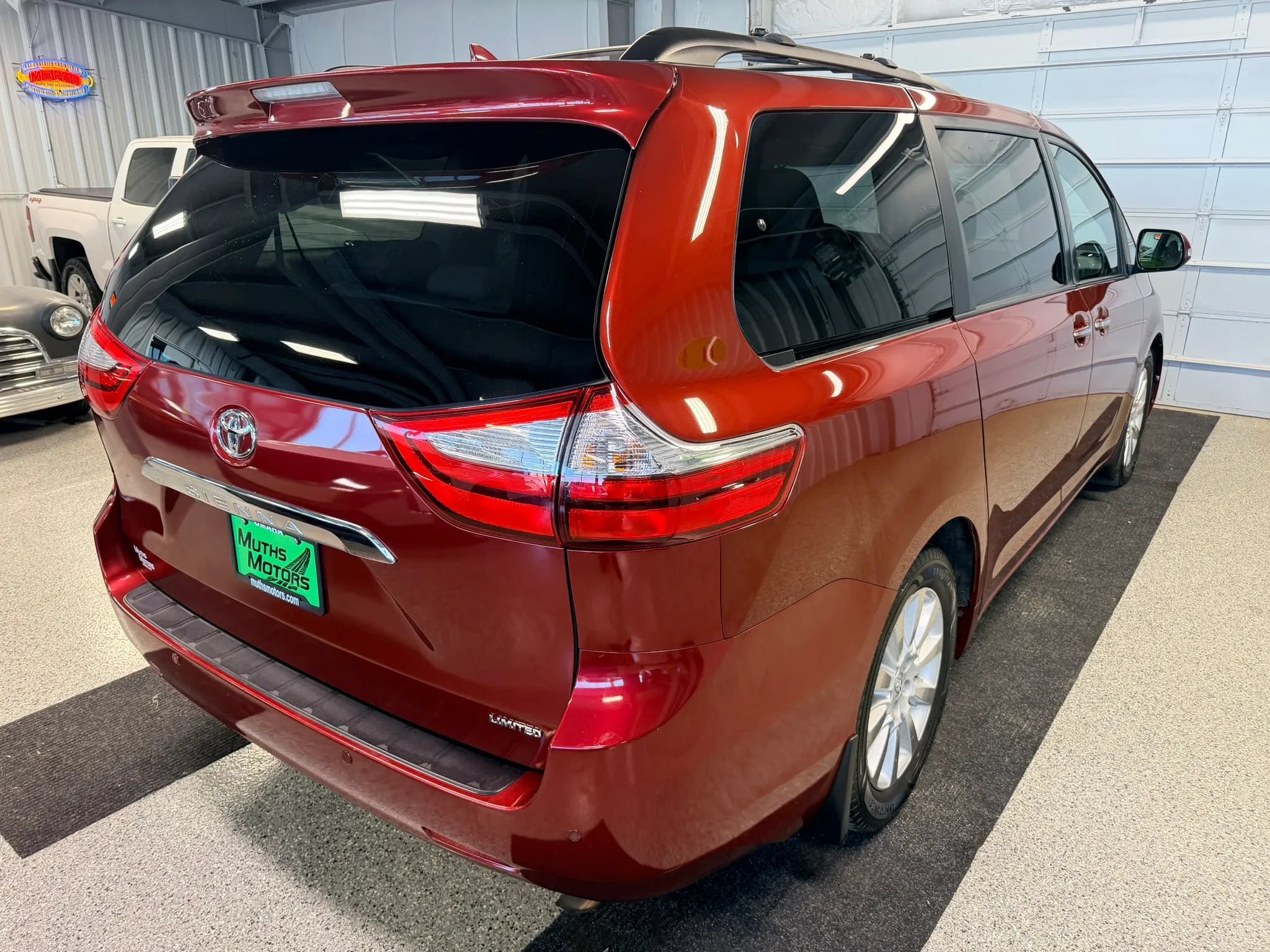 Used 2015 Toyota Sienna Limited Premium w/ Advanced Technology Package FWD image 4