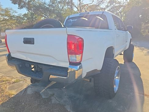 Used 2016 Toyota Tacoma SR5 w/ Towing Package image 5