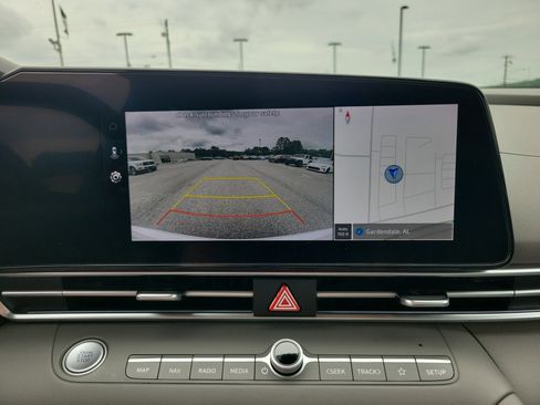 Used 2024 Hyundai Elantra SEL FWD image 10