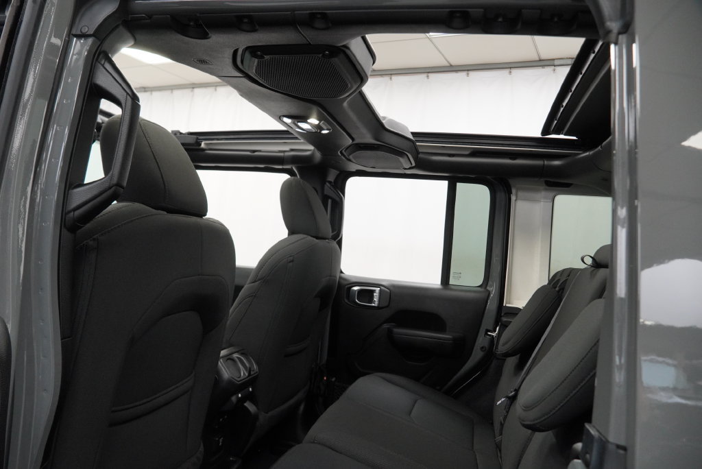 Used 2023 Jeep Wrangler Unlimited w/ Sun & Screen Package AWD/4WD image 4