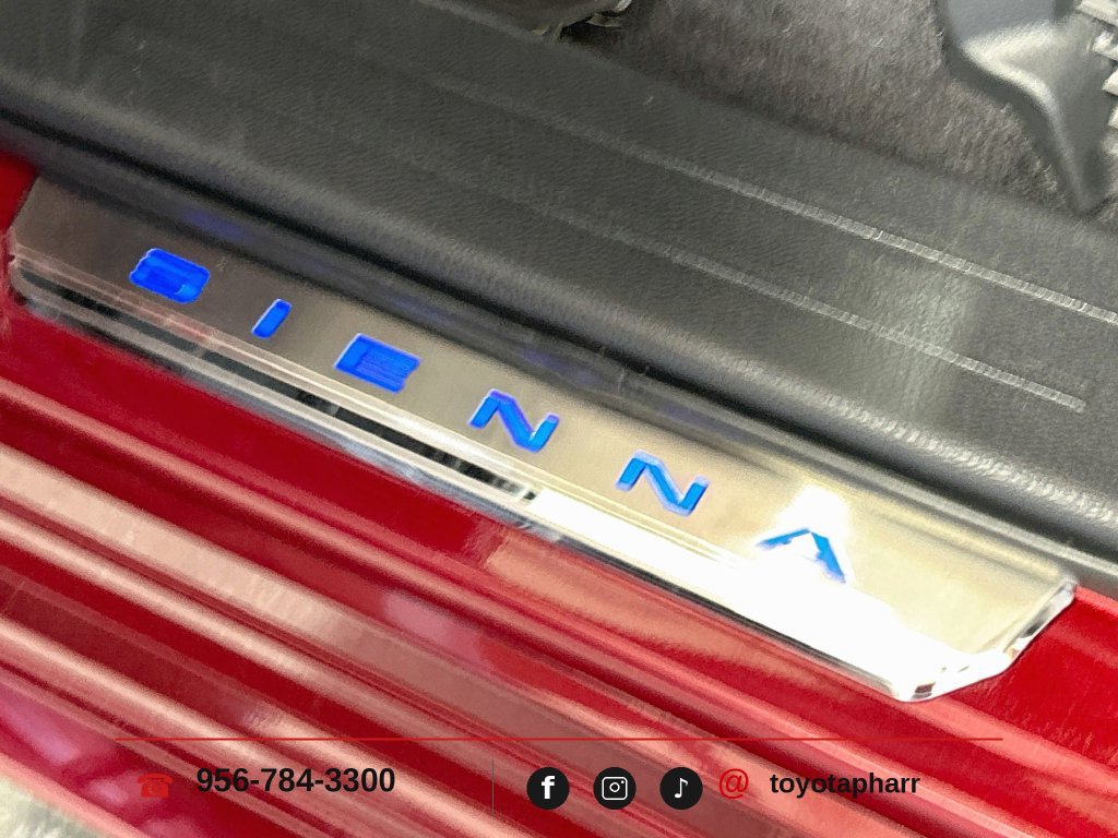 Used 2025 Toyota Sienna LE FWD image 9
