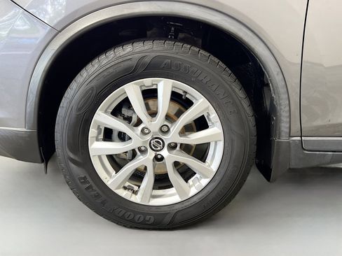 Used 2019 Nissan Rogue SV image 13