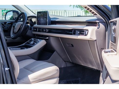 Used 2023 Lincoln Aviator Reserve w/ Equipment Group 201A AWD/4WD image 10