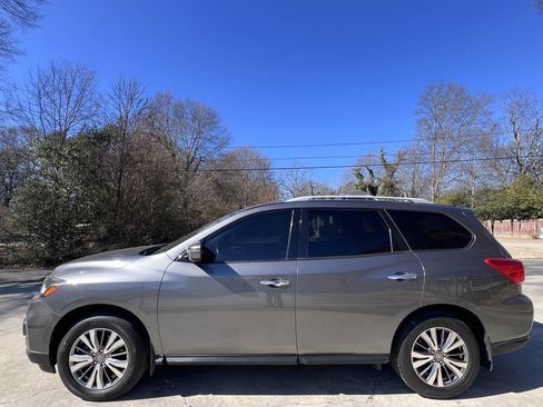 Used 2019 Nissan Pathfinder SV image 5